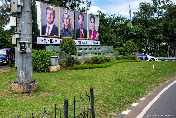 koningspaar voor staatsbezoek aangekomen in indonesie