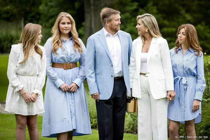 koninklijk gezin op koningsdag zonder familie naar eindhoven