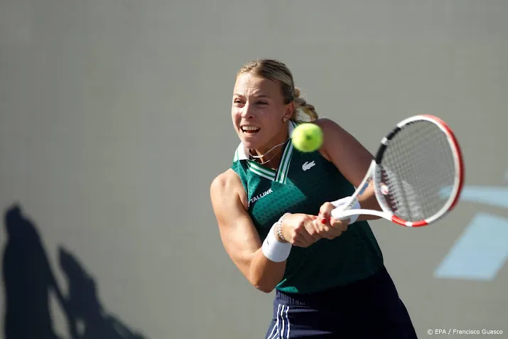 kontaveit plaatst zich bij wta finals voor halve eindstrijd