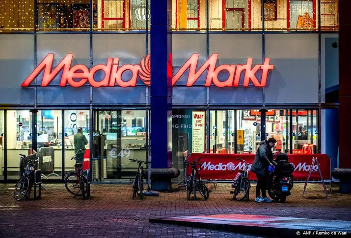 koopjesfestijnen en webshop redden feestdagenkwartaal mediamarkt