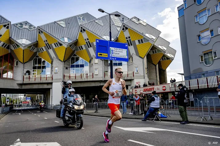 koreman met stukjes wandelen onder ek limiet marathon