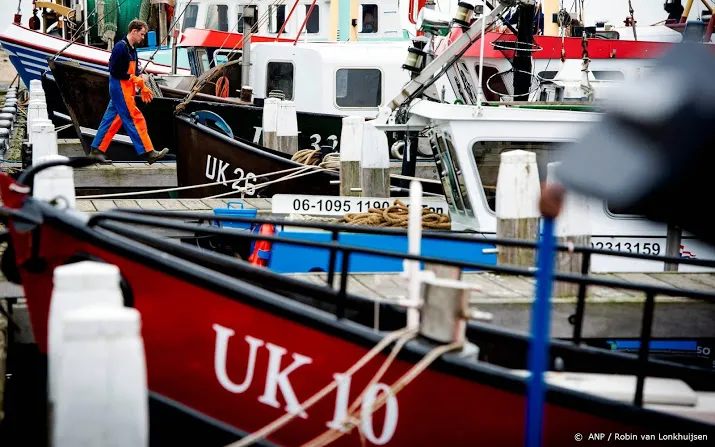 kotter uit urk gezonken voor franse kust bemanning gered