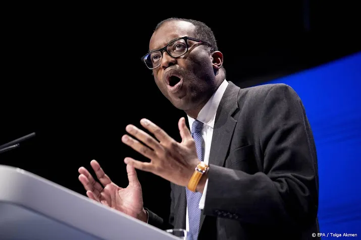 krant britse minister van financien kwarteng wordt ontslagen