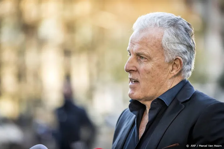 kranten over de vries vastberaden fenomeen en tv persoonlijkheid