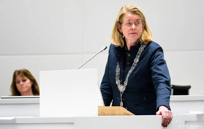 krikke deed niets en moet daarom aftreden