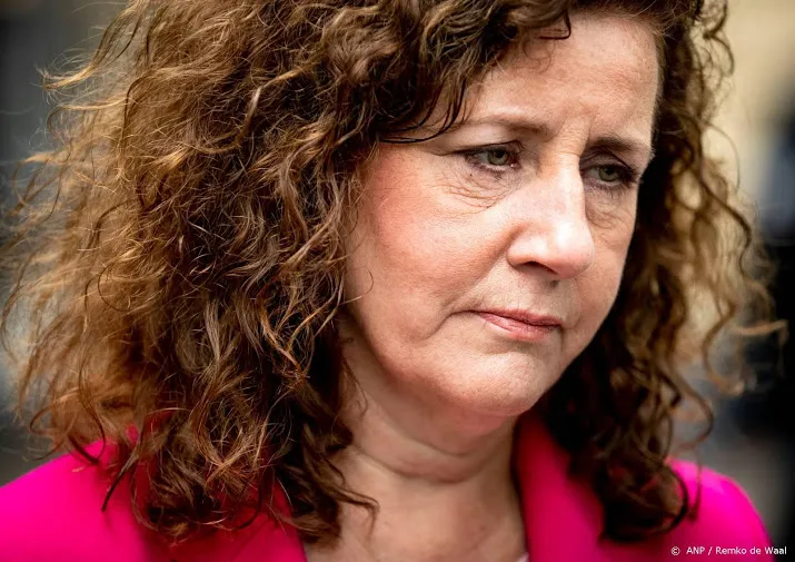 kritiek op minister om linksere canon