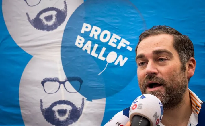 kritiek op proefballonnen raakt dijkhoff niet
