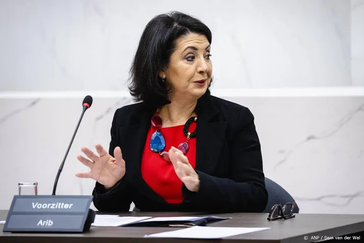 kritiek op tweede kamervoorzitter arib groeit