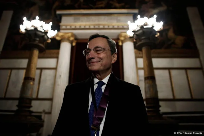 kritiek oud ecbers op beleid draghi