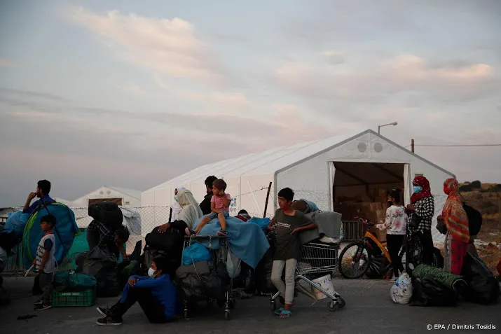 kro ncrv voert actie voor getroffen vluchtelingen in kamp moria