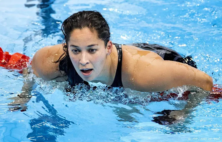 kromowidjojo verslaat olympisch kampioene op 50 vrij in doha