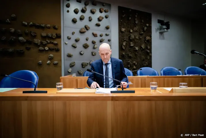 kuipers blijft erbij plek voor twee kinderhartcentra