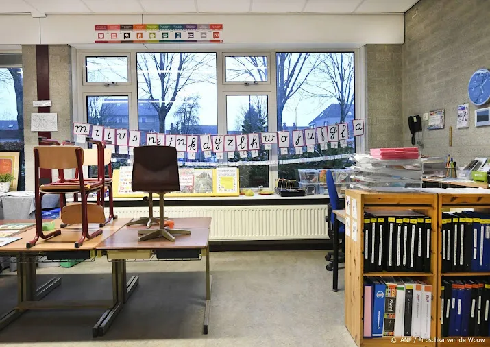 kuipers sluiten scholen en kinderopvang bij coronagolf voorkomen