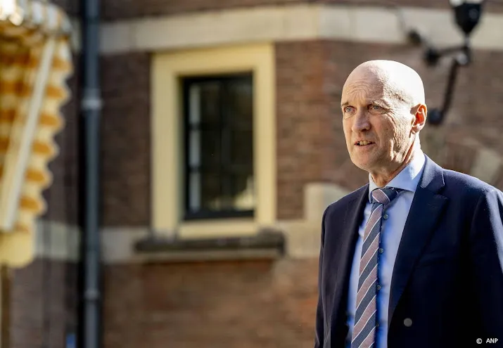 kuipers zint op actie om uitgaven dure medicijnen te beteugelen
