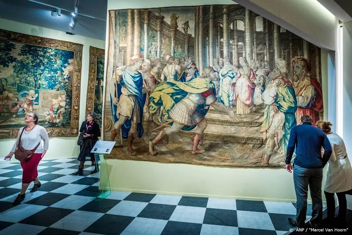 kunstbeurs tefaf sluit na besmetting handelaar