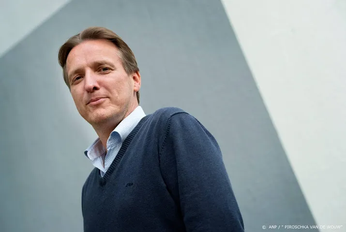 kunstdetective vindt eeuwenoude gestolen dichtbundel terug