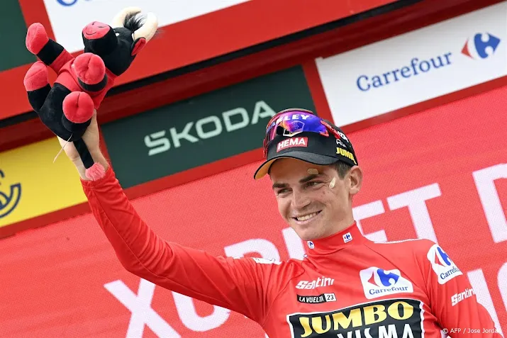 kuss pakt leiderstrui in vuelta roglic wint achtste etappe