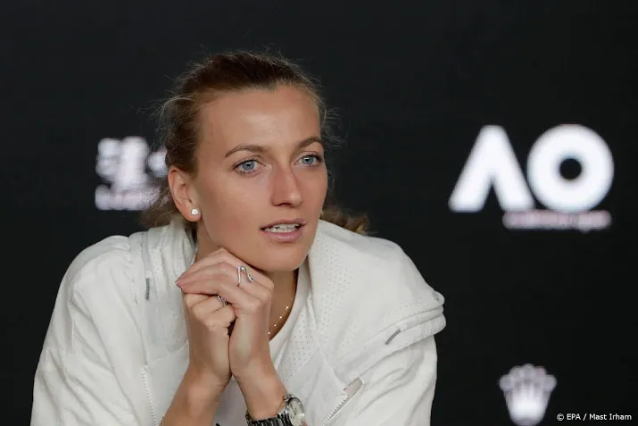 kvitova greep het mes met beide handen