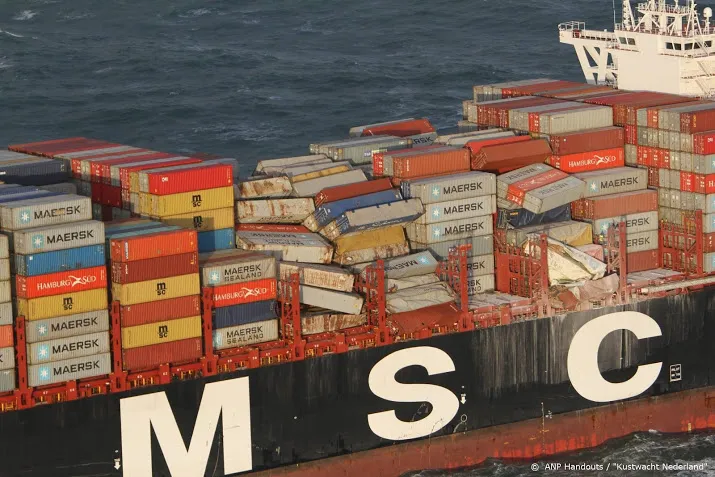 kwart lading van vrachtschip msc zoe nog zoek