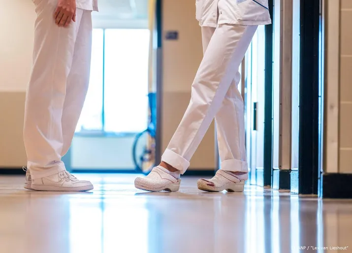 kwart zorgmedewerkers wil meer uren werken