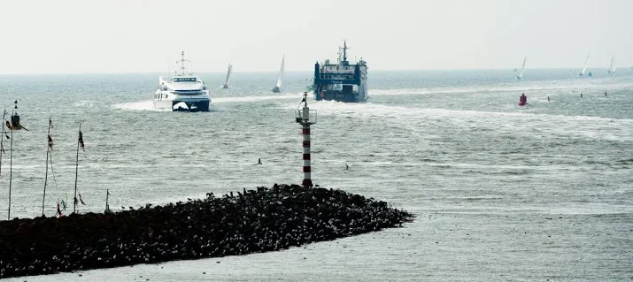 laagwater en wind hinderen veerdienst wadden
