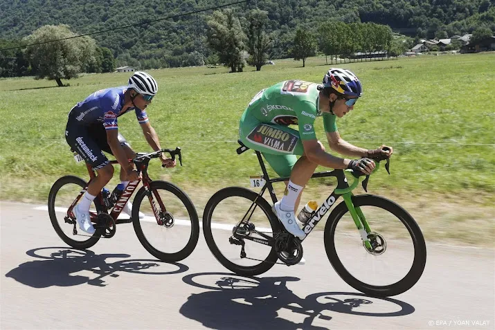 laatste duel tussen van der poel en van aert dit wielervoorjaar