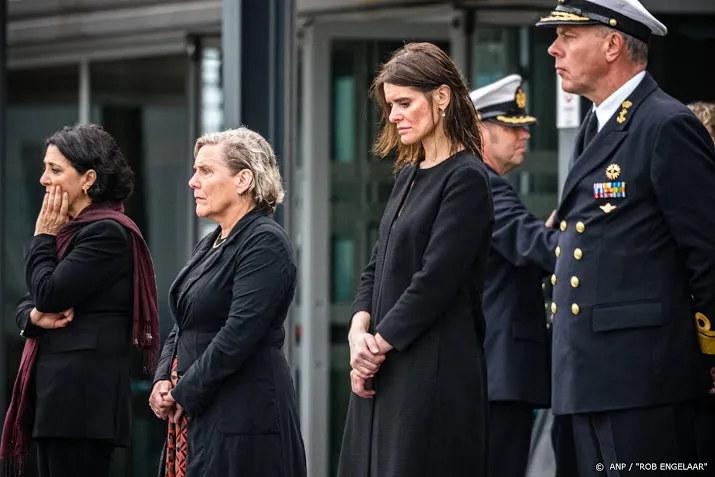 laatste eregroet voor omgekomen bemanningsleden marinehelikopter