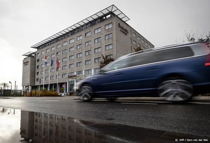laatste reizigers na het weekend uit quarantainehotel denkt ggd