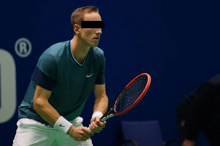 laatste woord voor tenniscoach in zaak everink