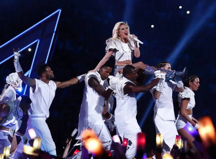 lady gaga breekt europese tour af