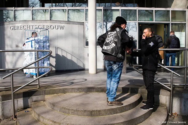 lagere straffen in afpersingszaak no surrender