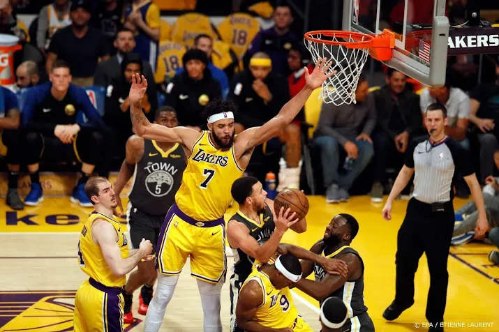 lakers breken met coach walton