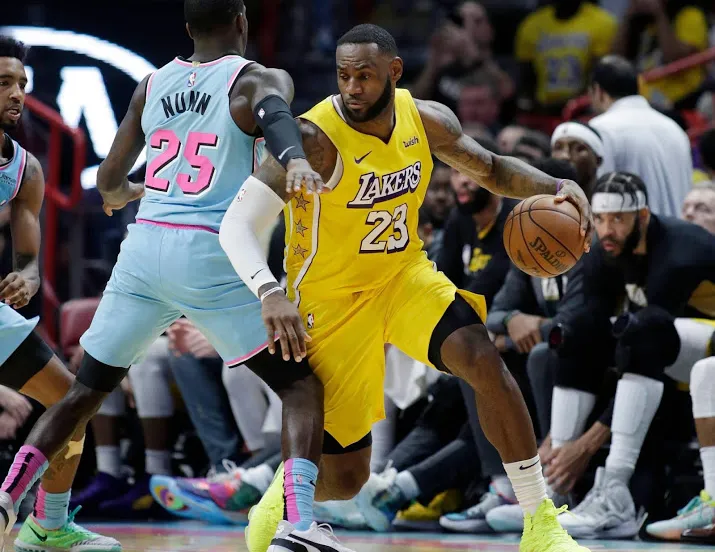 lakers en bucks blijven winnen in de nba