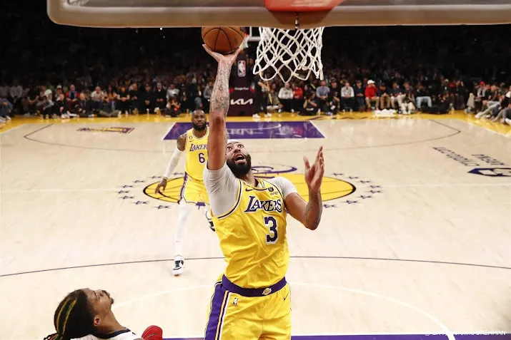 lakers met groot vertoon van macht verder in play offs nba