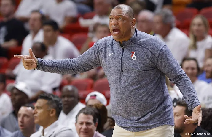 lakers verliezen in verlenging van sixers in nba