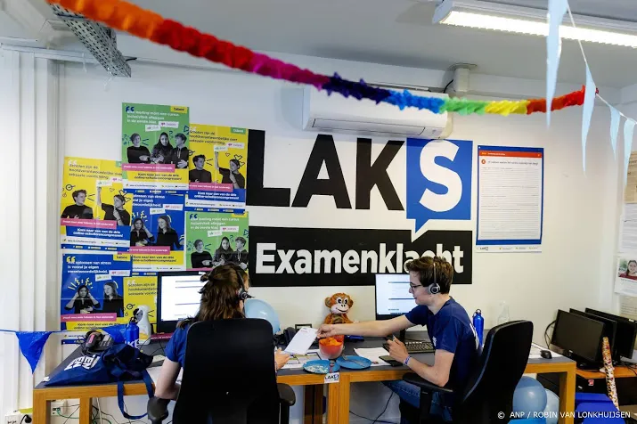 laks klachten over niet naleven 15 meter afstand bij examens