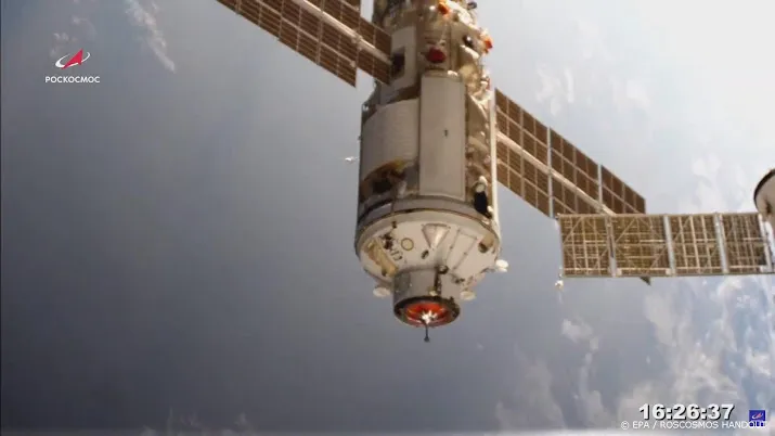 lancering naar iss uitgesteld na problemen met nieuw onderdeel