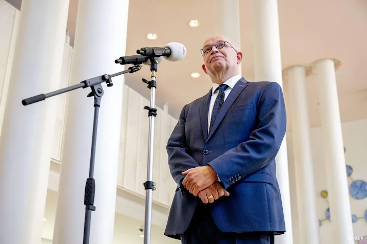 landbouwminister staghouwer stapt op