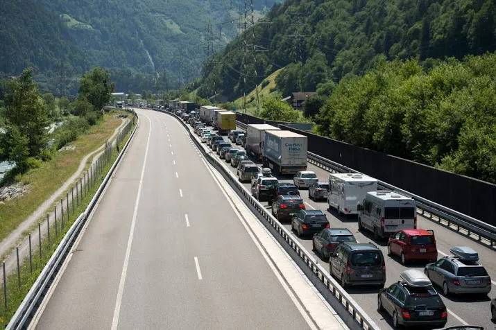 lange files verwacht op vakantieroutes