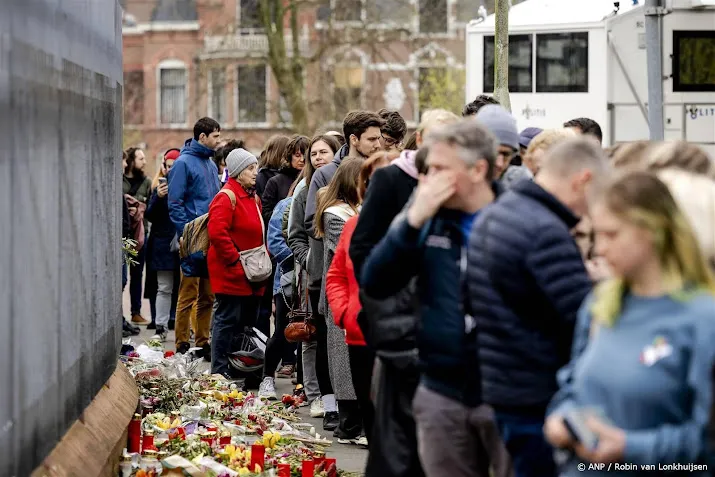 lange rij bij russische ambassade den haag na oproep tot protest