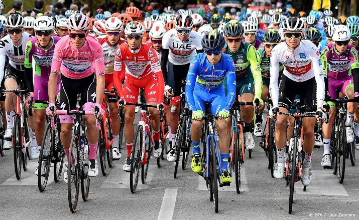 langste etappe in giro na protest van renners stuk korter