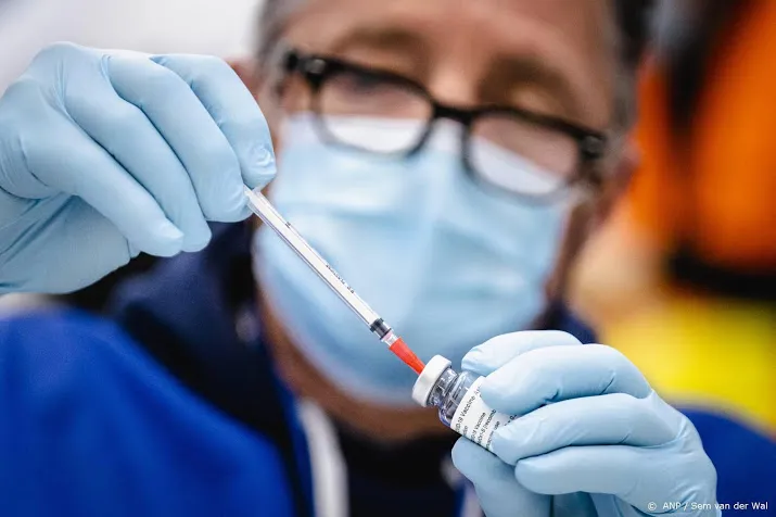 lareb 4 meldingen van zeldzame ruggenmergontsteking na coronaprik