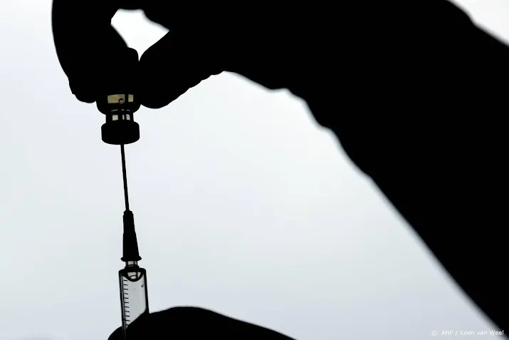 lareb krijgt zon 1000 meldingen per dag over bijwerkingen