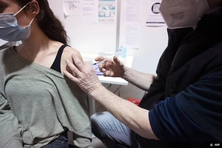 lareb onderzoekt opnieuw effect coronaprik op menstruatie