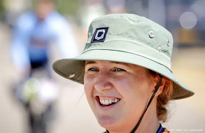 laura smulders pakt zilver op wk bmx veenstra ten val in finale