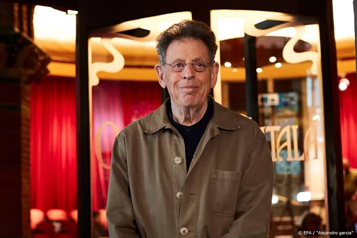 lavinia meijer iggy pop en philip glass samen op het podium