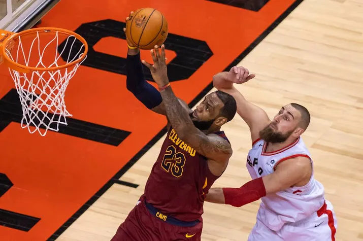 lebron james leidt cavaliers langs raptors
