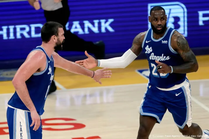 lebron james luistert verjaardag op met fraaie mijlpaal en zege