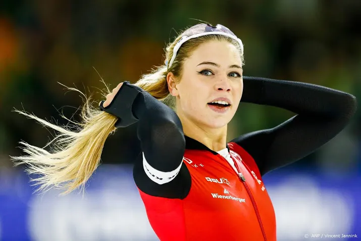 leerdam leidt ruim na eerste dag nk sprint