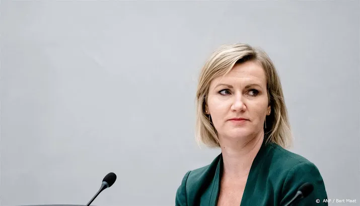 leonie vestering pvdd tijdelijk uit kamer vanwege gezondheid